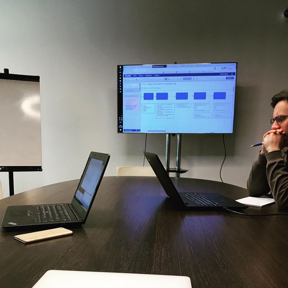 b152-meeting.jpg